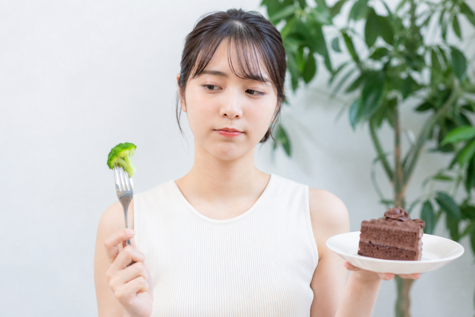 なぜ裏側矯正では食べにくさが生じるのか